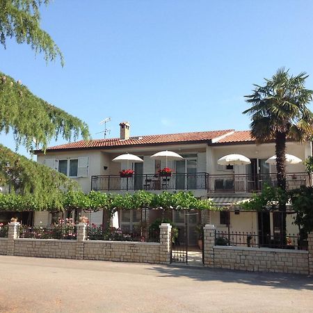 Vila Alma Poreč Exteriör bild